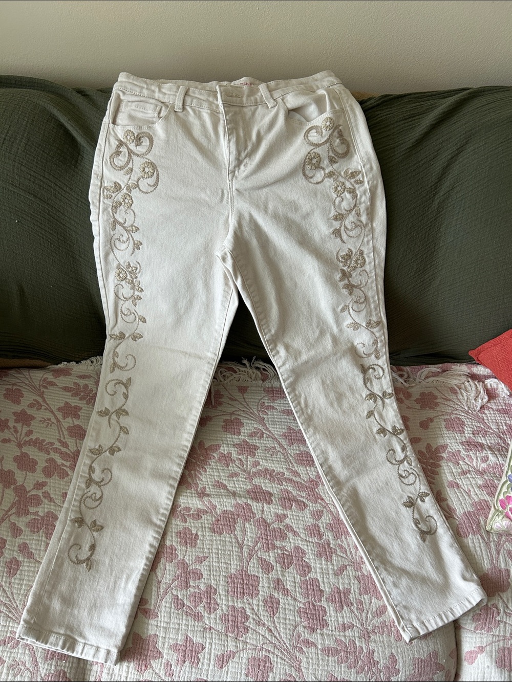 Style & Co. White Skinny Jeans with Beige Embroidered Side Detail